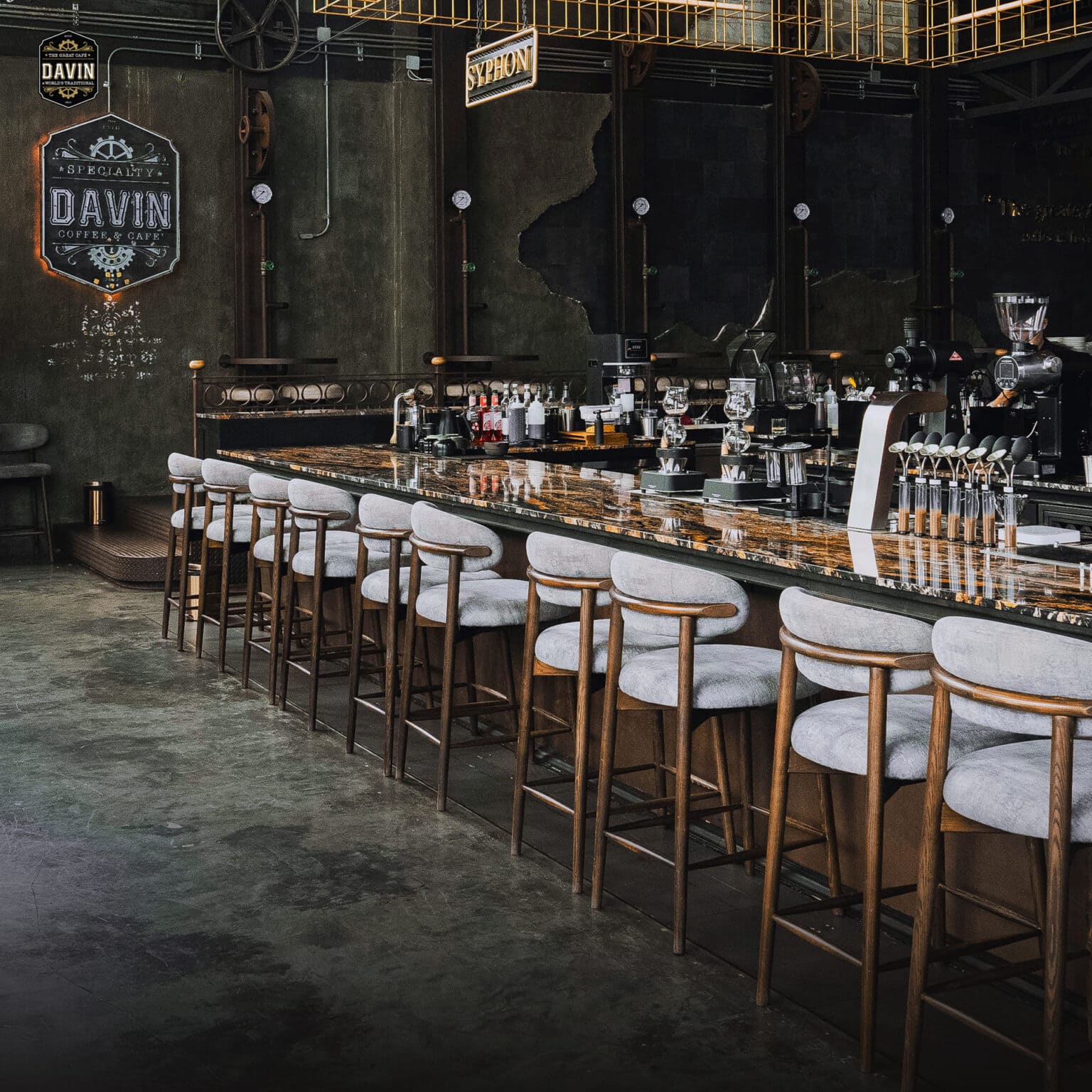 พื้นที่บาร์และโซนที่นั่งแบบเปิดของ Davin Cafe รามอินทรา ที่สามารถปรับใช้เป็นสถานที่จัดสัมมนา พบปะองค์กร หรือกิจกรรมแลกเปลี่ยนไอเดีย ในบรรยากาศกึ่งทางการ โปร่ง โล่ง และเป็นกันเอง