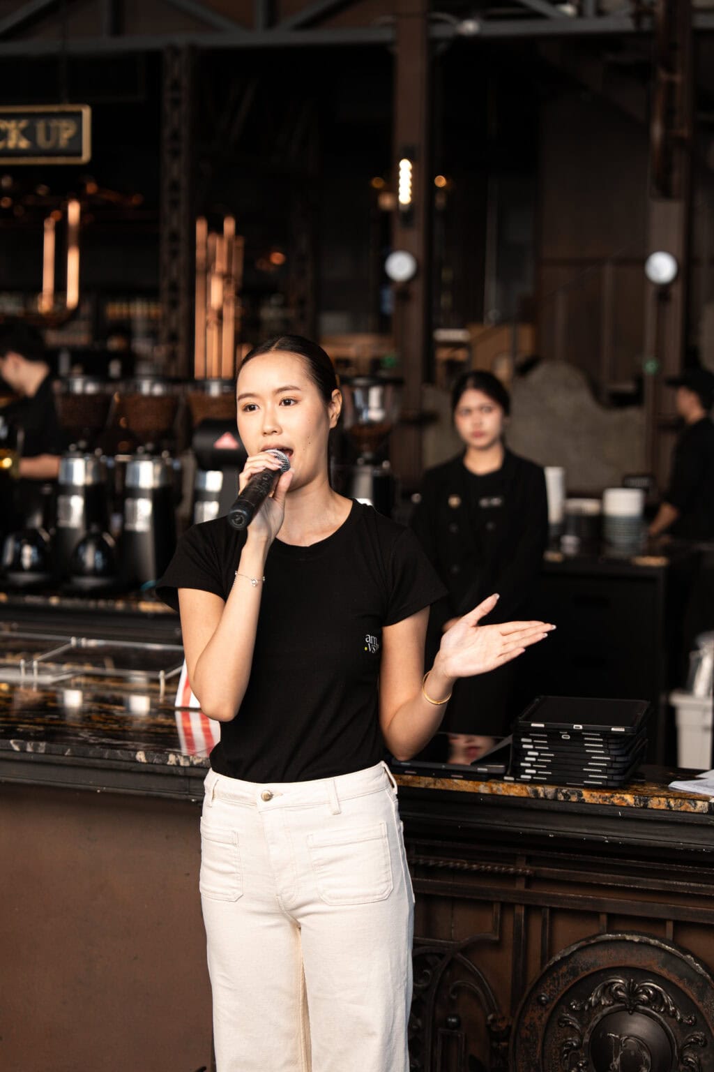 มุมถ่ายรูปสวยๆ งาน BMW at DAVIN CAFE คาเฟ่ สไตล์ยุโรป เลียบด่วน 65