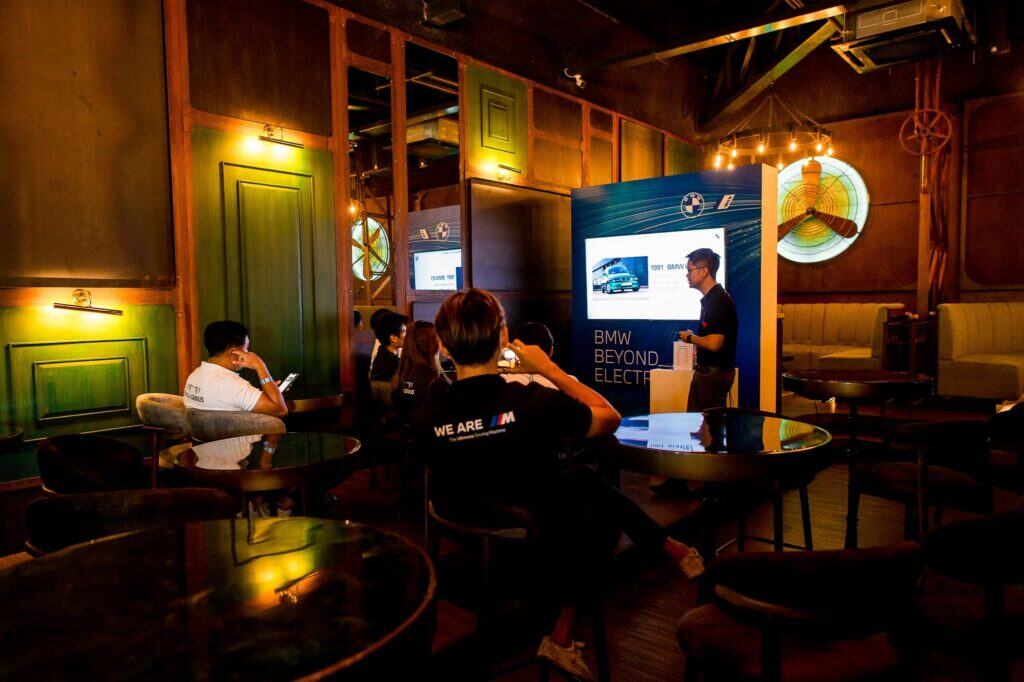 Meeting venue Bangkok business seminar and workshop presentation at Davin Cafe event space for corporate events