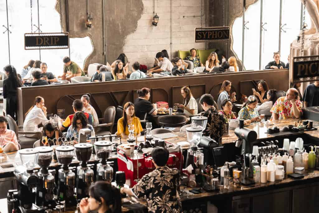 Davin Cafe บรรยากาศนั่งชิลล์ในกรุงเทพช่วงสงกรานต์ร้อนจัด.