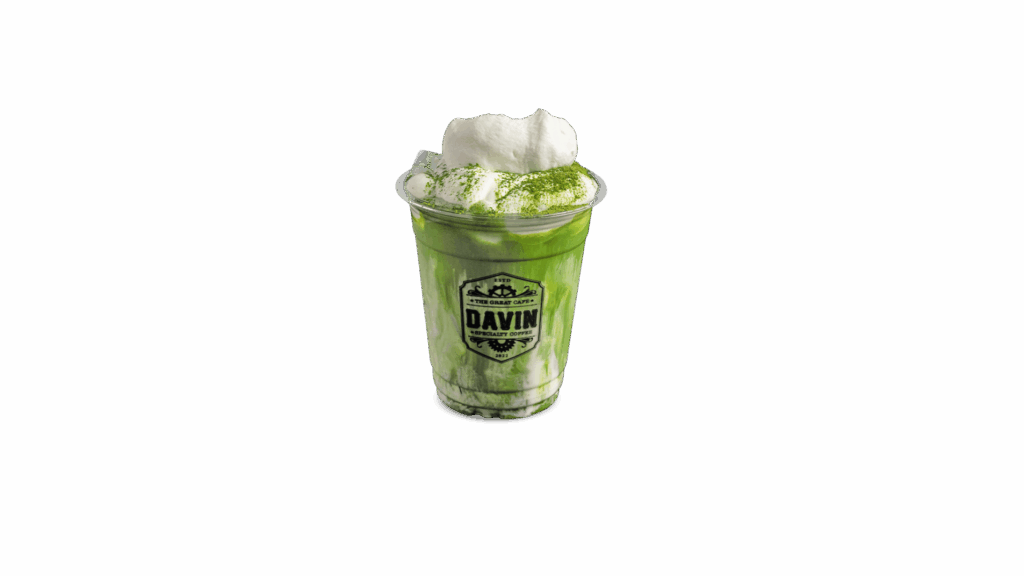 เมนู SOFT MATCHA จาก DAVIN CAFE มัทฉะนมเนื้อนุ่ม ละมุนด้วยโฟมนมและครีมด้านบน หอมชาเขียวแท้ รสกลมกล่อม ดื่มง่ายสไตล์คาเฟ่สายมัทฉะพรีเมียม