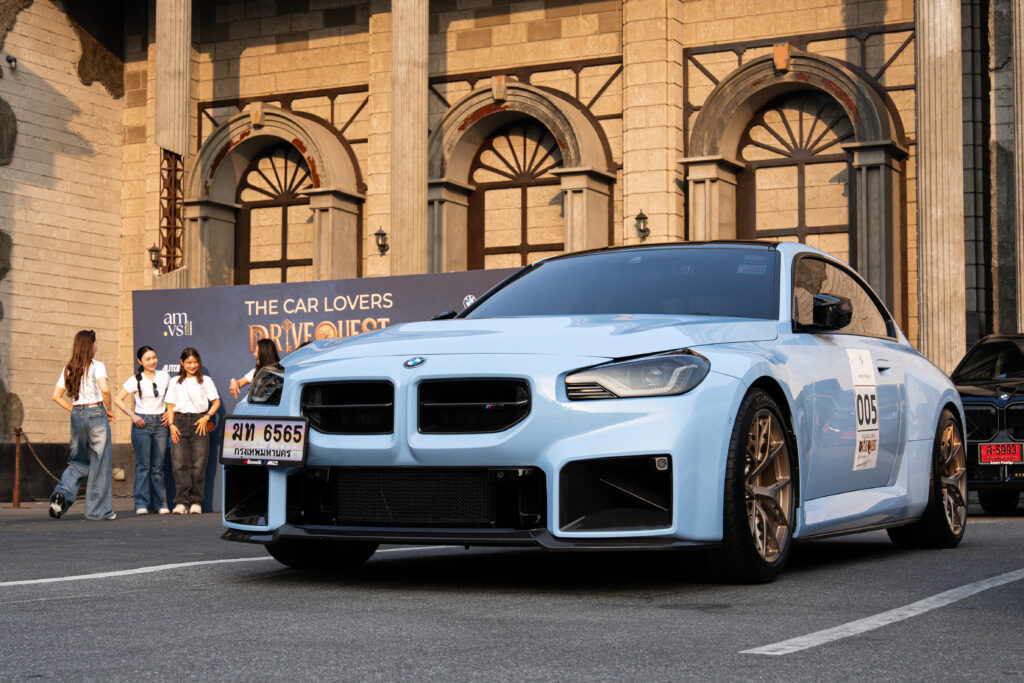 งาน The Car Lovers Drive Quest 2026 ที่ DAVIN CAFE สถานที่จัดงานอีเว้นท์ระดับพรีเมียม พร้อมรถสปอร์ตหรู BMW จัดแสดงหน้าสถานที่ สร้างบรรยากาศ event venue ที่โดดเด่นและทันสมัย เหมาะสำหรับงานอีเว้นท์และกิจกรรมไลฟ์สไตล์