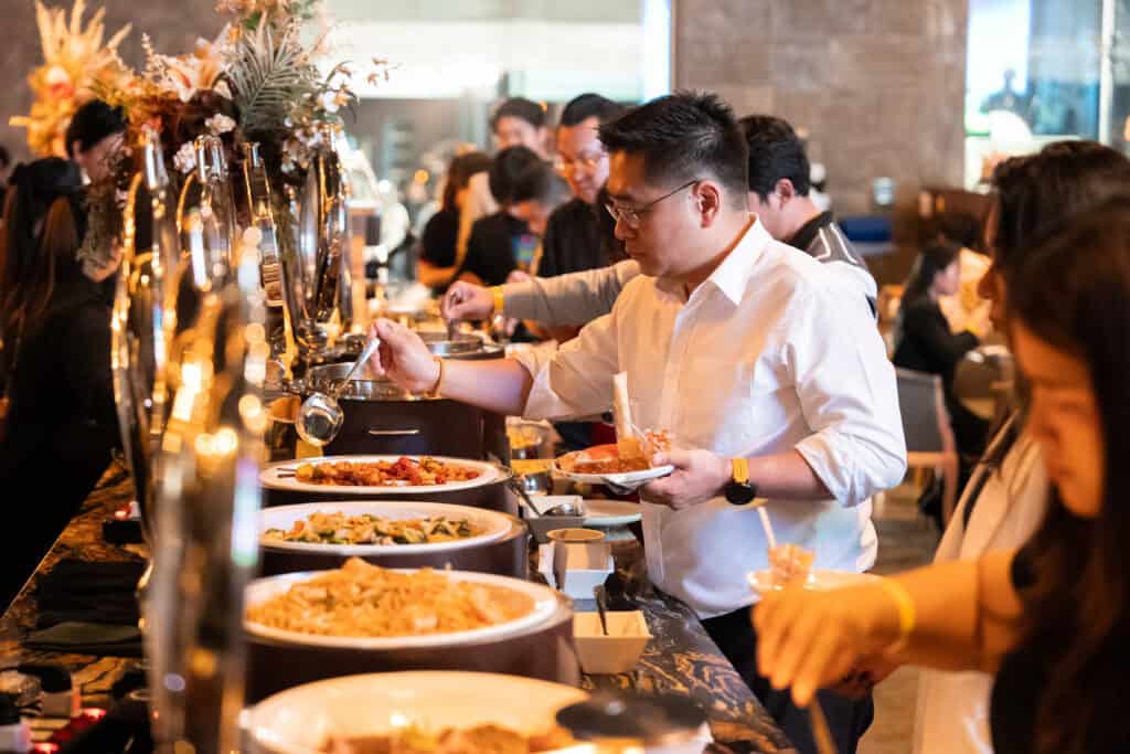บริการจัดเลี้ยงภายใน DAVIN CAFE ย่านเลียบด่วน รามอินทรา พร้อมอาหารบุฟเฟต์พรีเมียมสำหรับงานบริษัท งานปาร์ตี้ และอีเวนต์พิเศษ บรรยากาศหรู รองรับการจัดเลี้ยงครบวงจรในกรุงเทพ