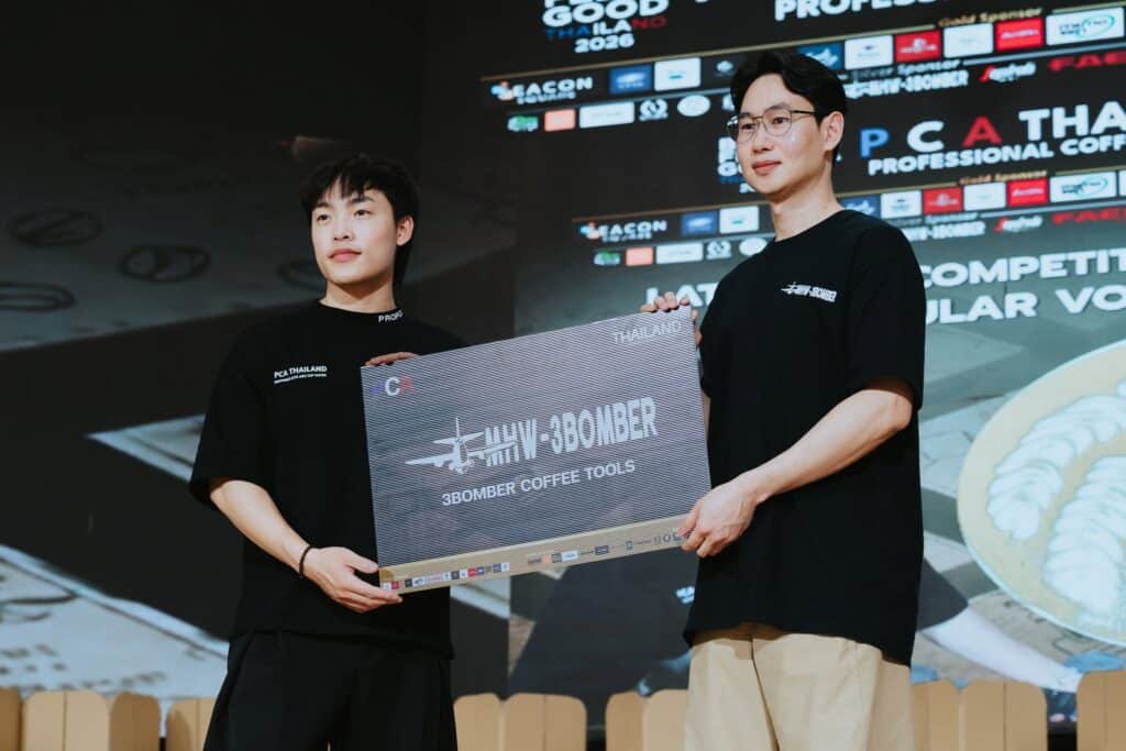 บาริสต้า DAVIN CAFE รับรางวัลพิเศษจากการแข่งขัน PCA Latte Art Thailand 2026 สะท้อนความสามารถด้านลาเต้อาร์ต กาแฟสเปเชียลตี้ และมาตรฐานวิชาชีพบาริสต้าระดับประเทศในวงการกาแฟไทย