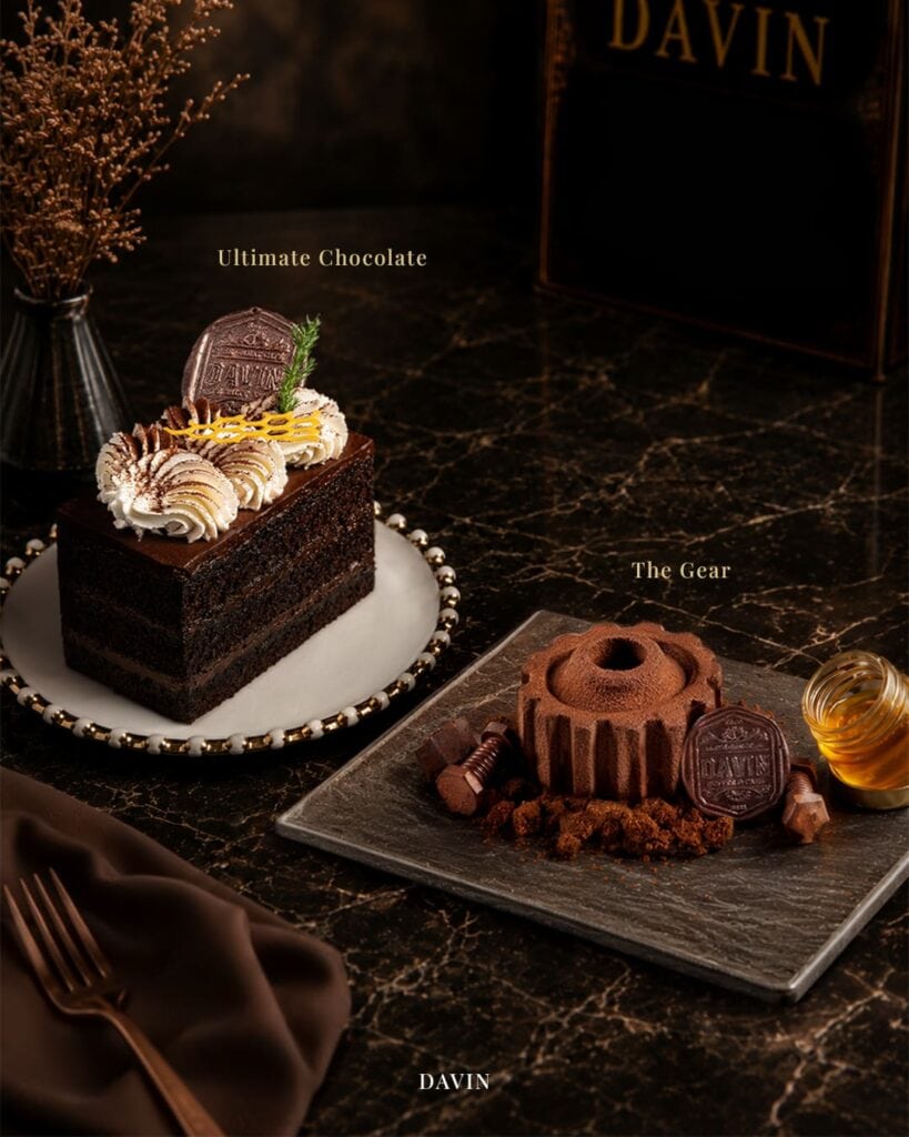 Ultimate Chocolate and The Gear, premium Chocolate desserts at DAVIN CAFE in Bangkok, featuring a rich layered Chocolate cake and an elegant handcrafted dessert for Chocolate lovers seeking a refined café experience.