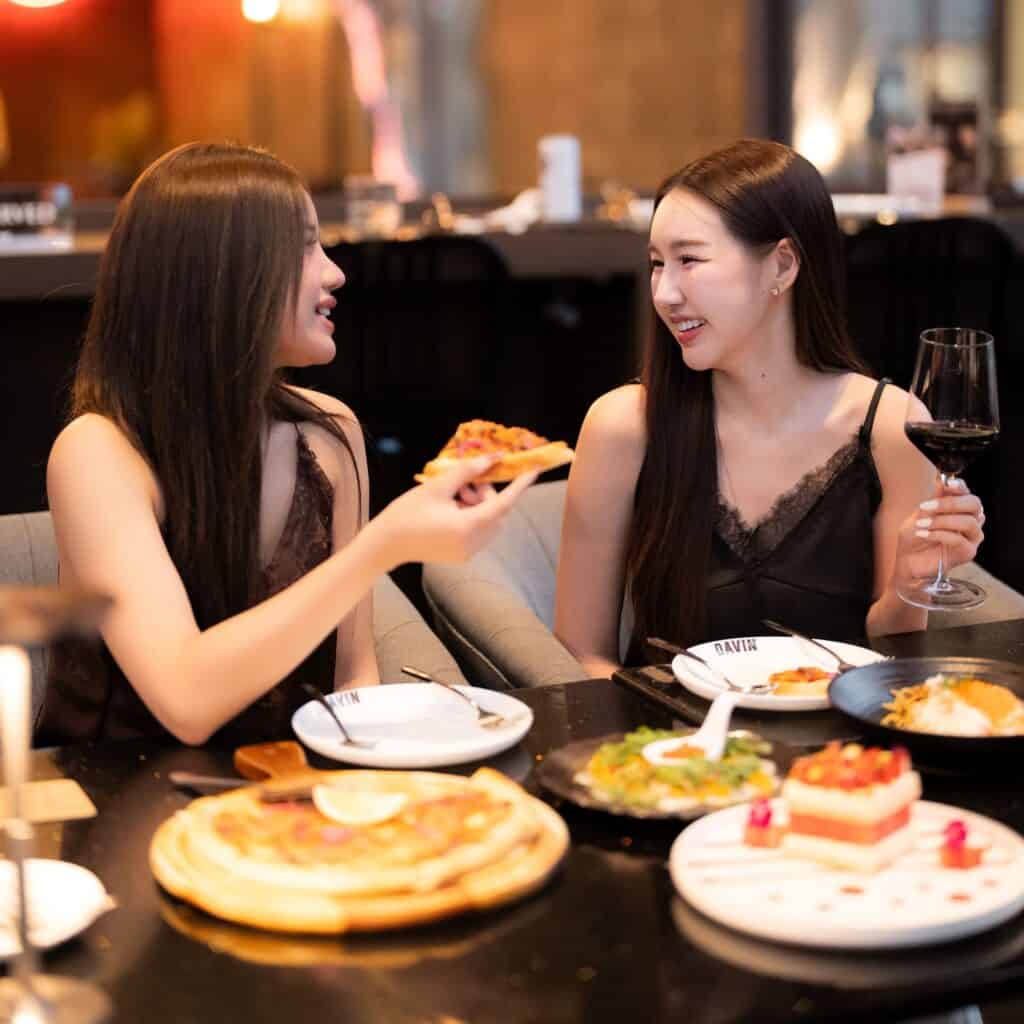 Ramintra restaurant at DAVIN CAFE featuring friends enjoying European-inspired cuisine, artisan pizza, desserts, and premium drinks in a warm atmosphere, ideal for birthday celebrations, special occasions, group dining, and memorable evenings in Bangkok.